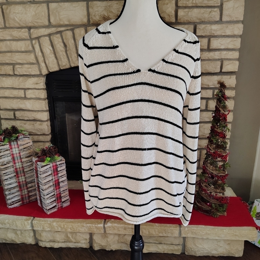 Workshop Republic Clothing Black and White V-Neck Sweater Medium